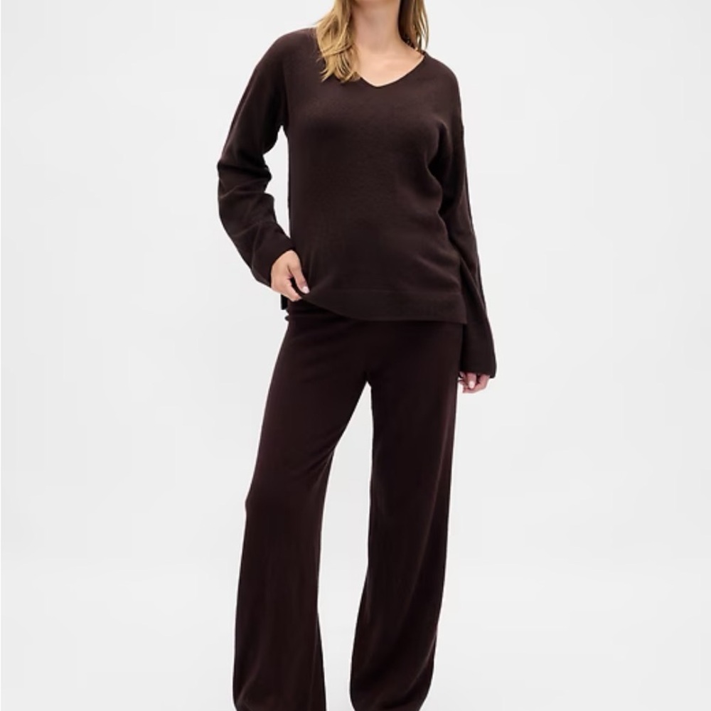 NWOT GAP Terra Brown Cash Sift Sweater Pants. Size M/T